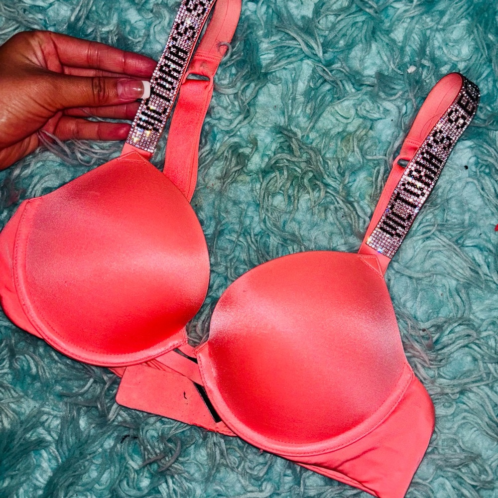 Victoria’s Secret Push Up Shine Strap Bra